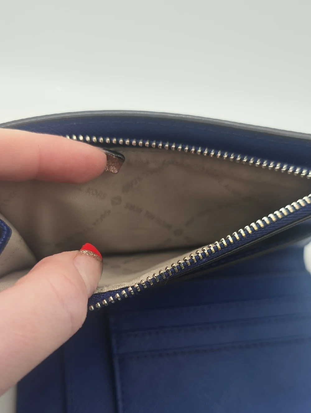 Michael Kors Dark Navy Saffiano Leather Compact Wallet W Silver Hardware(EUC) ๐ - Picture 7 of 9